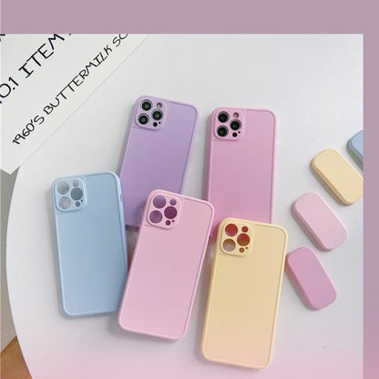 Hermosa carcasa de color mate para iPhone con soporte extraíble