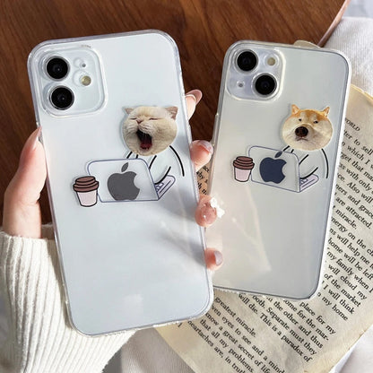 Vinilo o funda para iPhone Divertida caricatura de gatos y perros que trabajan transparente compatible con iPhone