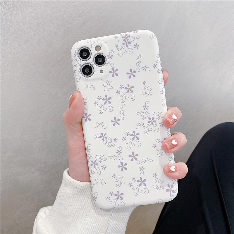 Linda funda de silicona suave para iPhone con diseño floral púrpura