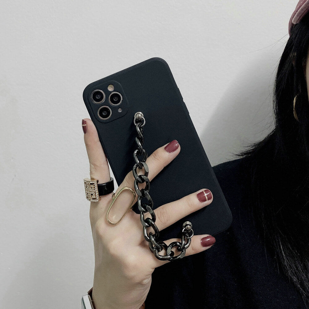 Funda blanda para iPhone con pulsera de cadena de metal negro de moda